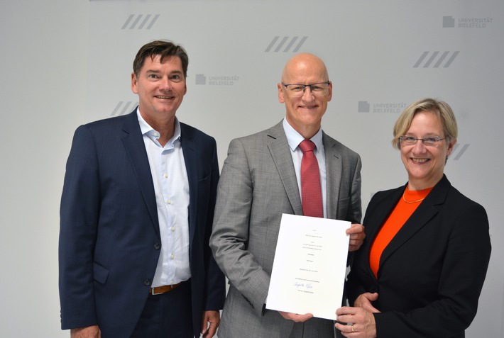 Neuer Chefarzt für Geriatrie am Klinikum Bielefeld-Rosenhöhe: Univ.-Prof. Dr. Ulrich Thiem folgt Ruf an die medizinische Fakultät / Nachfolge von Dr. Wolfgang Schmidt-Barzynski