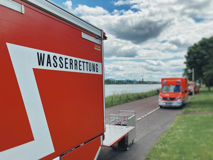 FW-BN: Person im Rhein vermisst - Feuerwehrtaucher im Einsatz