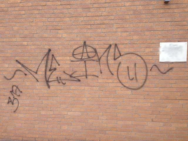 POL-NI: Graffiti an Außenfassade einer Arztpraxis