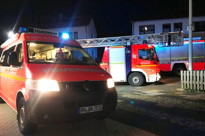 FW-BN: Zimmerbrand in Bonn-Ippendorf, sechs verletzte Personen.