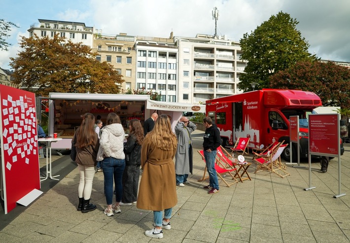 Sparkasse KölnBonn und Stadtherz bringen Nachbarschaft am Ebertplatz zusammen