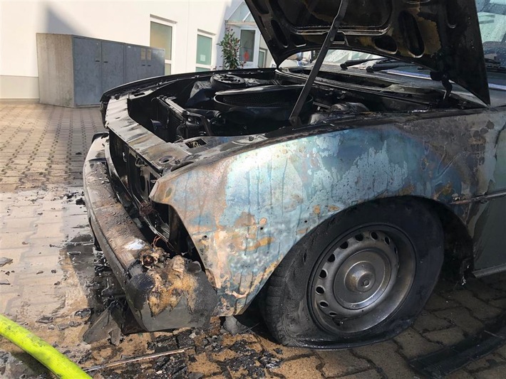 POL-PDWO: PKW Brand - technischer Defekt