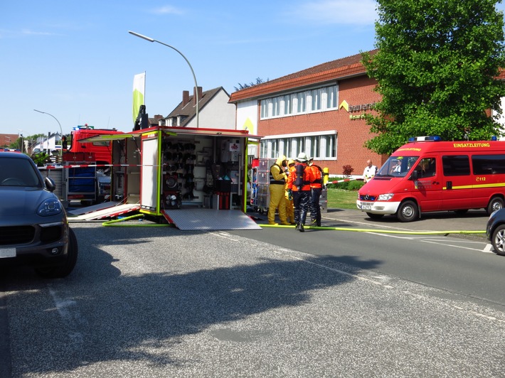 FW-WRN: TH_ABC_2 - Gefahrstoff UN 3295 läuft aus LKW aus