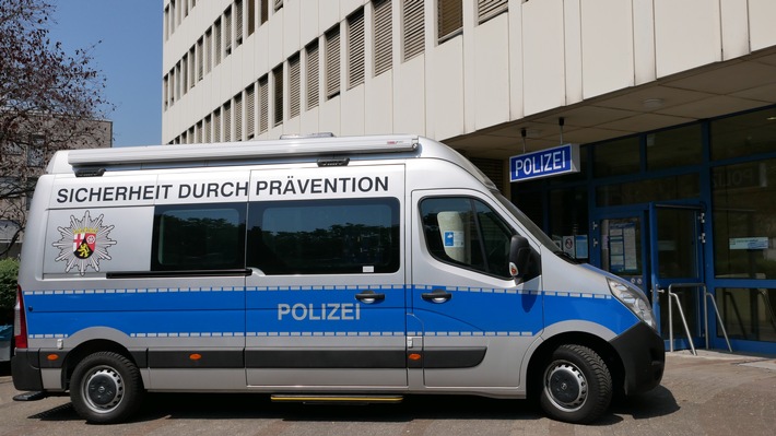 POL-PPMZ: Mainz - Verkehrssicherheitstag - Polizei Mainz informiert auf dem Schillerplatz