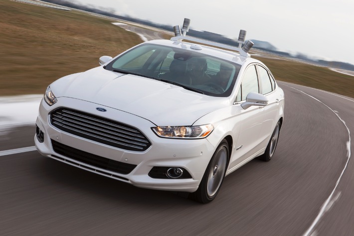 Automatisiertes Forschungsfahrzeug auf Basis des Ford Fusion Hybrid (FOTO)