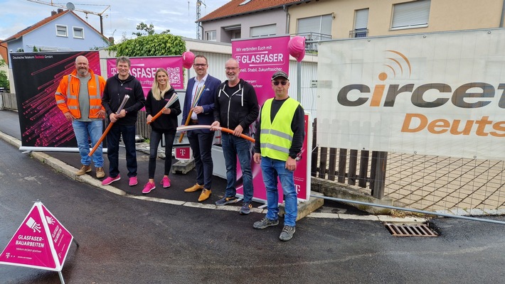 Telekom startet Glasfaserausbau in Schwabach
