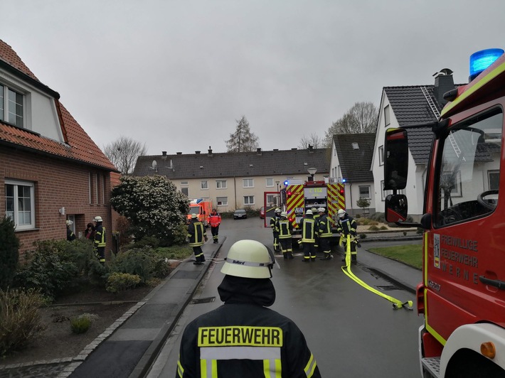 FW-WRN: FEUER_3 - LZ1 - LZ3 - Kellerbrand, Gasheizung, Alle Bewohner aus dem Gebäude