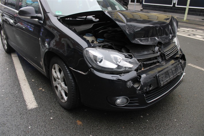 POL-HA: Auffahrunfall mit zwei verletzten Beifahrerinnen