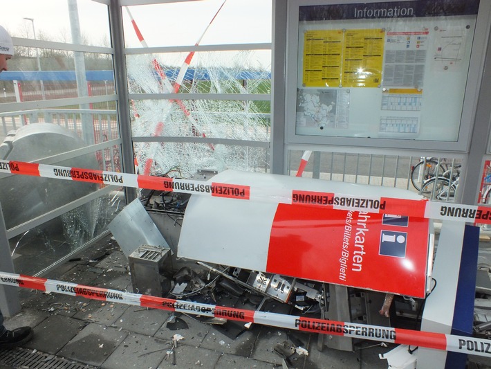 LKA-SH: Zeugenaufruf: Fahrkartenautomat der Deutschen Bahn in Bredenbek erneut gesprengt