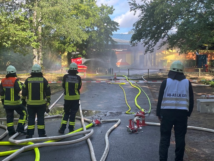 POL-PDLD: Wörth - Großeinsatz Badepark