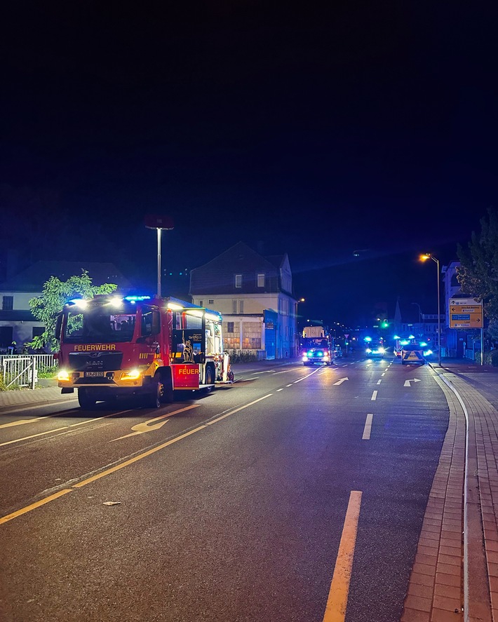 FW-DT: Brand in Mehrfamilienhaus an der Wotanstraße