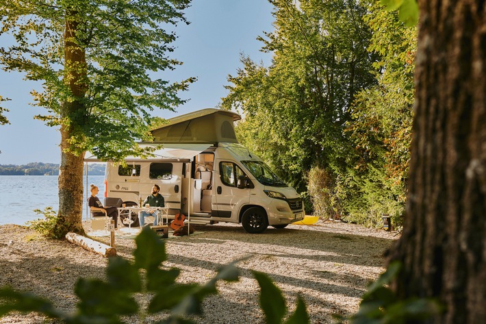 Urlaub mit dem Reisemobil: Wildcampen ist häufig verboten / ADAC Tipps für sicheres und richtiges Campen / Besondere Regeln für das Parken von Reisemobilen