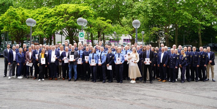 POL-PPMZ: Verfassungstag in Rheinland-Pfalz: 149 Beförderungen im Polizeipräsidium Mainz
