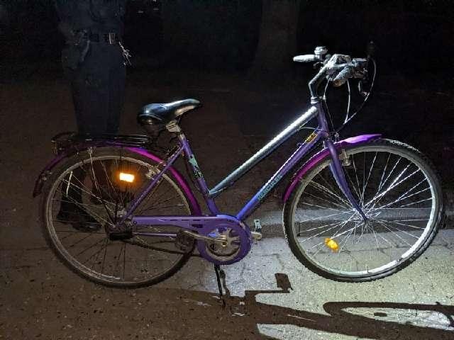 POL-STD: 37-jähriger Buxtehuder flüchtet vor der Polizei und lässt Fahrrad zurück - Polizei sucht rechtmäßigen Eigentümer