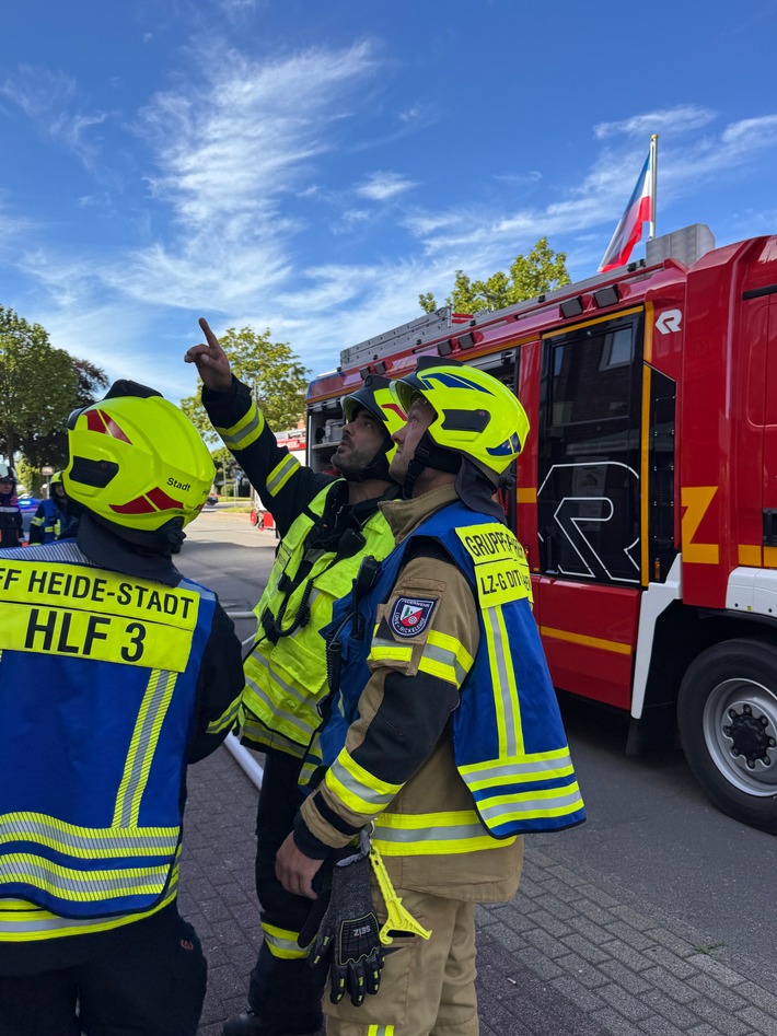 FW Heide: Unklare Geruchsbelästigung in Geschäftshaus - Einsatz von Feuerwehr, Rettungsdienst und Gefahrgutzug