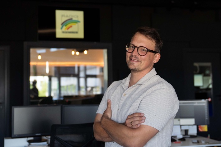 Basti Hauk wird neuer Nachmittags - Moderator bei RADIO REGENBOGEN – Astrid Jacoby wechselt zu ROCK FM