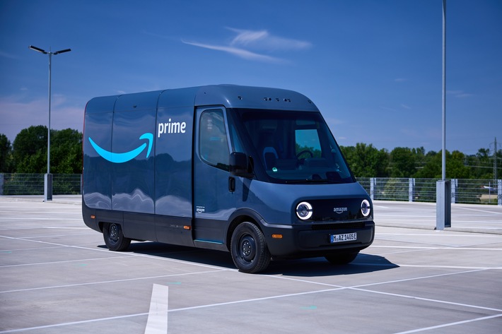 Amazon bringt erste elektrische Lieferfahrzeuge von Rivian nach Deutschland