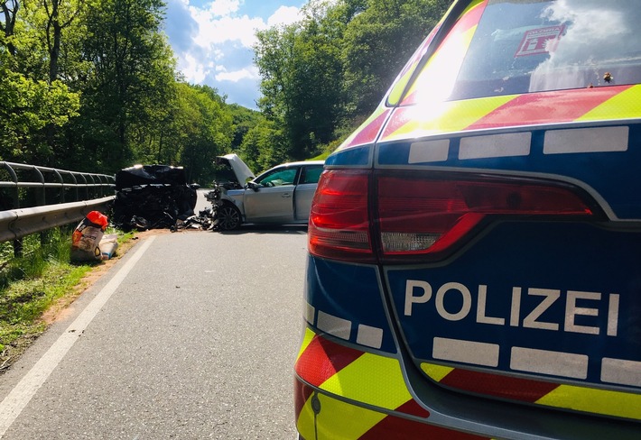 POL-PDWIL: Schwerer Verkehrsunfall auf der B50 zwischen Sinspelt und Niedergeckler