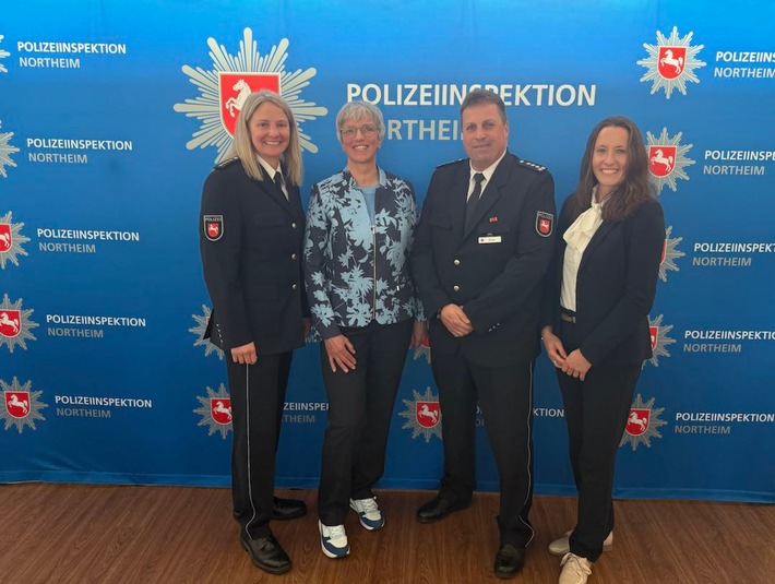 POL-GOE: Erste Kriminalhauptkommissarin Cornelia Klausch nach 45-jähriger Tätigkeit bei der Polizei Niedersachsen in den Ruhestand verabschiedet