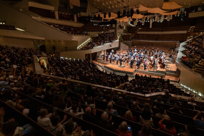 Große Bühne fürs Ehrenamt: Postcode Lotterie und Berliner Philharmoniker setzen Zeichen der Wertschätzung für ehrenamtliches Engagement
