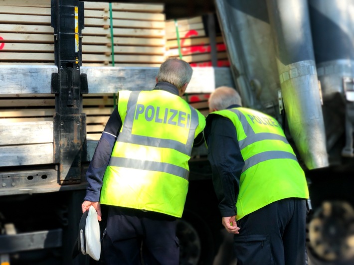 POL-MI: Polizeikontrollen des Schwerlastverkehrs an der B 482