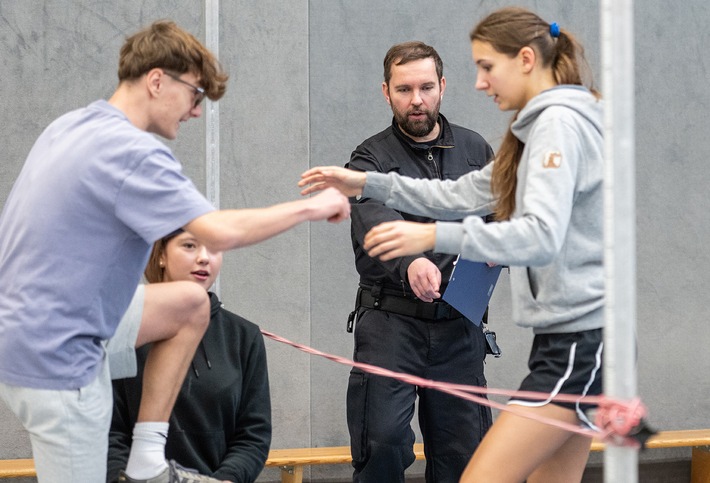POL-RE: Recklinghausen: Polizei setzt Präventionsreihe "Sport verbindet" am Marie-Curie-Gymnasium fort