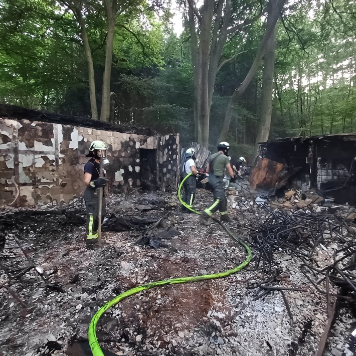 FW-EN: Wetter - gemeldeter Kleinbrand beschäftigt die Feuerwehr Wetter (Ruhr) insgesamt drei Stunden am Montag