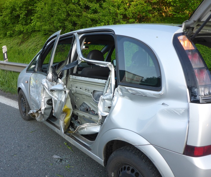 POL-BI: Ungewöhnlicher Verkehrsunfall auf dem Beschleunigungsstreifen