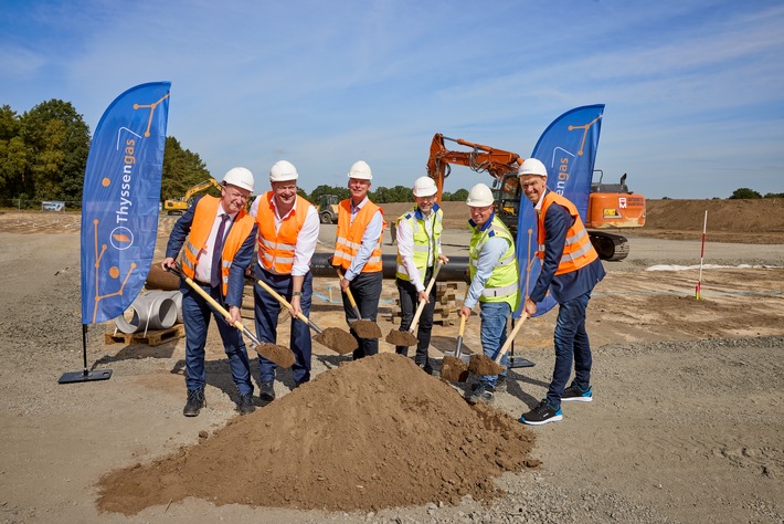 H2-Leitung Vlieghuis-Ochtrup / Spatenstich-Veranstaltung in Hoogstede: Thyssengas beginnt mit der Realisierung der grenzüberschreitenden Wasserstoff-Leitung zwischen den Niederlanden und Deutschland