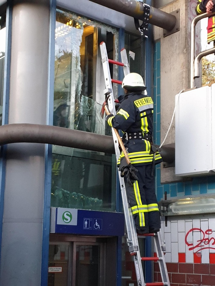 BPOL NRW: Jugendliche durch Feuerwehr aus Fahrstuhl befreit: Bundespolizei ermittelt wegen gemeinschädlicher Sachbeschädigung