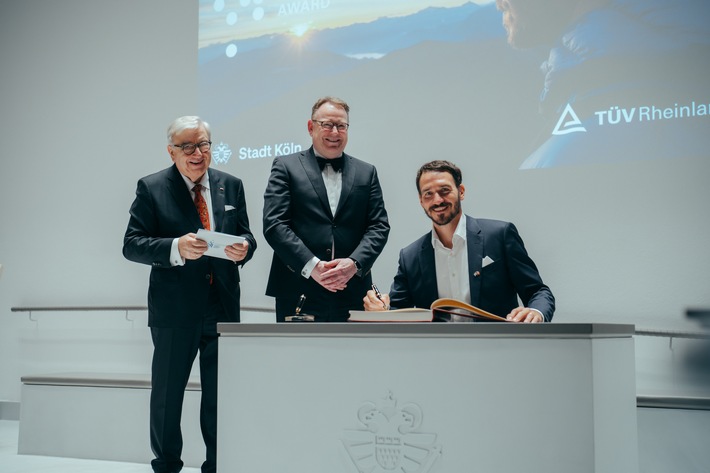 Preisverleihung: 7. Internationaler TÜV Rheinland Global Compact Award für Felix Neureuther / TÜV Rheinland Stiftung zeichnet ehemaligen Skirennläufer und Nachhaltigkeitsbotschafter aus