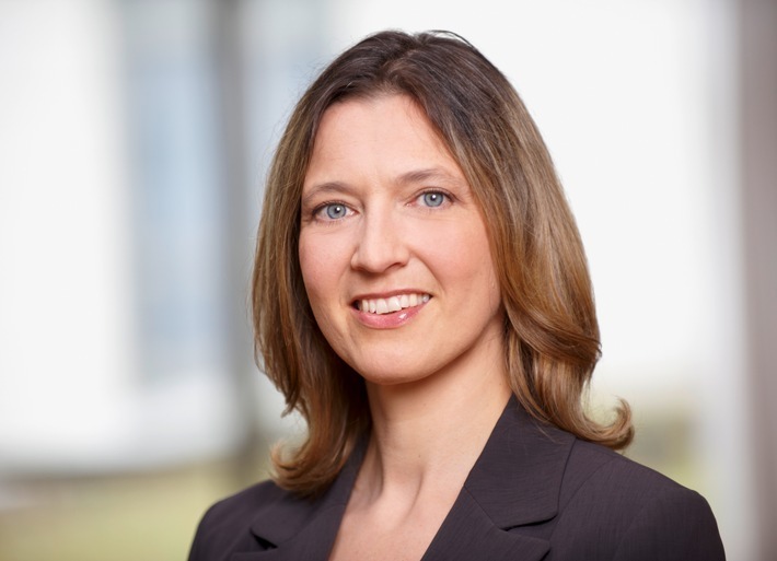 Dr. Katrin Boege vom Institut für Arbeit und Gesundheit der DGUV erläutert im Interview, welche Belastungen Menschen mit Migrationshintergrund in deutschen Betrieben wahrnehmen. / Weiterer Text über ots und www.presseportal.de/nr/65320 / Die Verwendung dieses Bildes für redaktionelle Zwecke ist unter Beachtung aller mitgeteilten Nutzungsbedingungen zulässig und dann auch honorarfrei. Veröffentlichung ausschließlich mit Bildrechte-Hinweis.