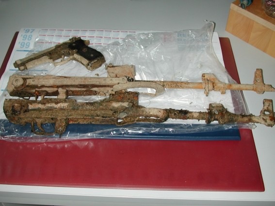 POL-MFR: (1283) Waffen im Kanal gefunden - 
hier: Bildveröffentlichung