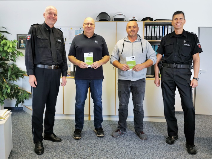 POL-BS: Inspektionsleiter der Polizei dankt zwei Braunschweigern für ihr beherztes Eingreifen