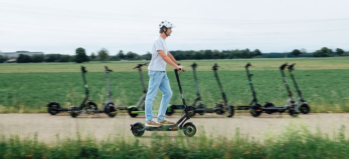 adac-e-scooter-test-fahren-2607-1256x571.jpg