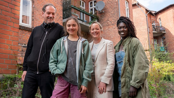 "Die nettesten Menschen der Welt": Anthologie-Serie mit Hannah Schiller, Silke Bodenbender, Anton von Lucke, Sebastian Urzendowsky und Jörg Schüttauf - Dreh in Lüneburg