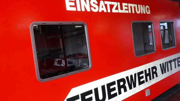 FW Witten: Säureaustritt in einem Gebäude