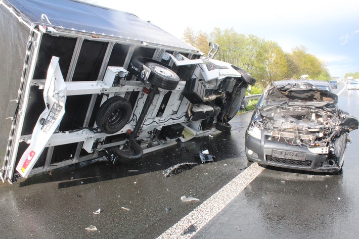 POL-PDKL: Ungebremst auf Lastwagen aufgefahren