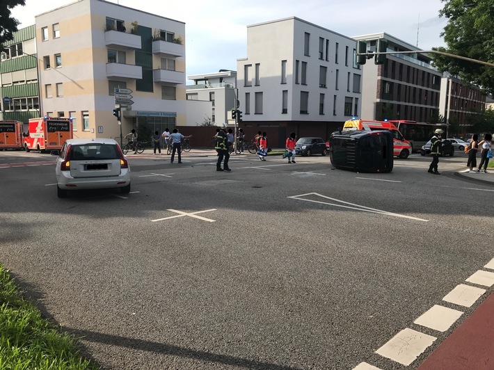 POL-PDTR: Trier-Süd. Verkehrsunfall mit mehreren leichtverletzten Personen in der Kaiserstraße
