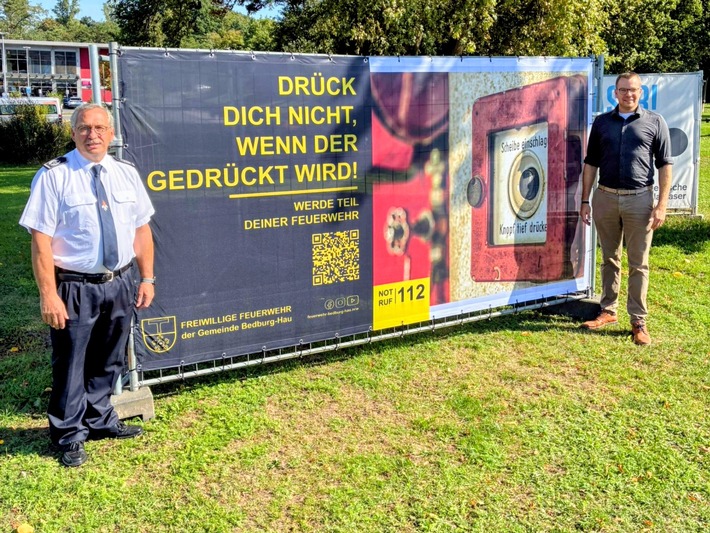 FW-KLE: "Drück Dich nicht, wenn der Gedrückt wird" - Freiwillige Feuerwehr Bedburg-Hau setzt Kampagne für neue Einsatzkräfte fort