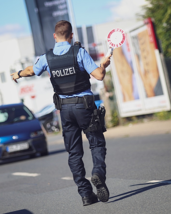 POL-DA: Heppenheim: Auf der Fahrt zu Schule-Mangelnde Kindersicherung im Auto/7 Anzeigen in 15 Minuten