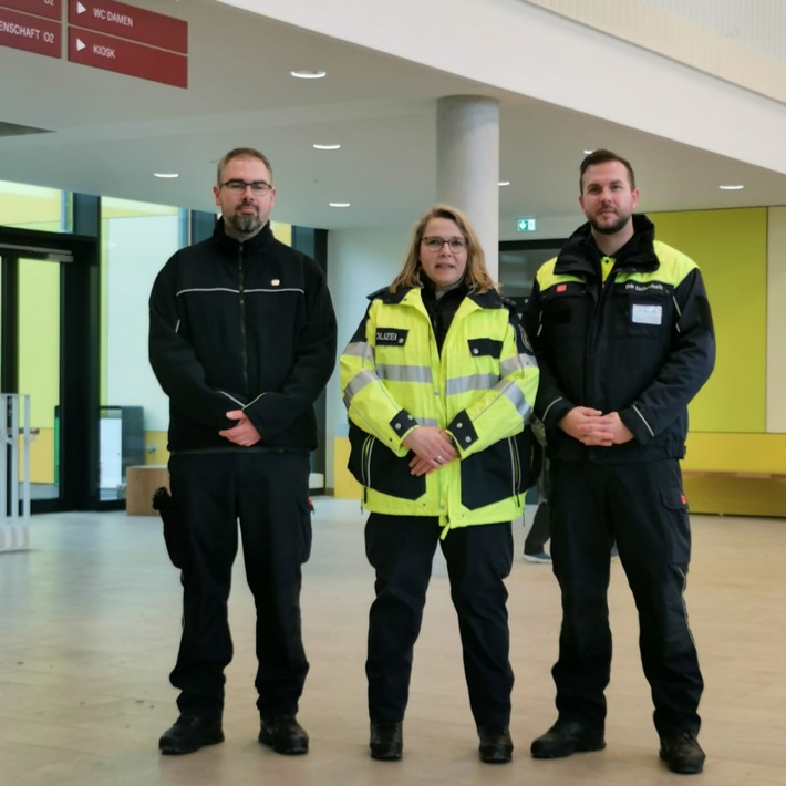 BPOL-KI: Sicherheit an Bahnanlagen - Präventionsarbeit durch Bundespolizei und DB AG am Gymnasium am Mühlenberg Bad Schwartau
