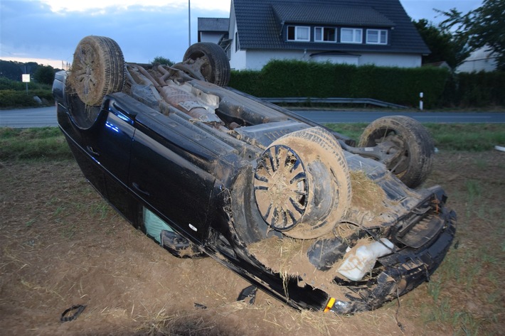 POL-HF: Range Rover überschlägt sich - Fahrer bleibt unverletzt