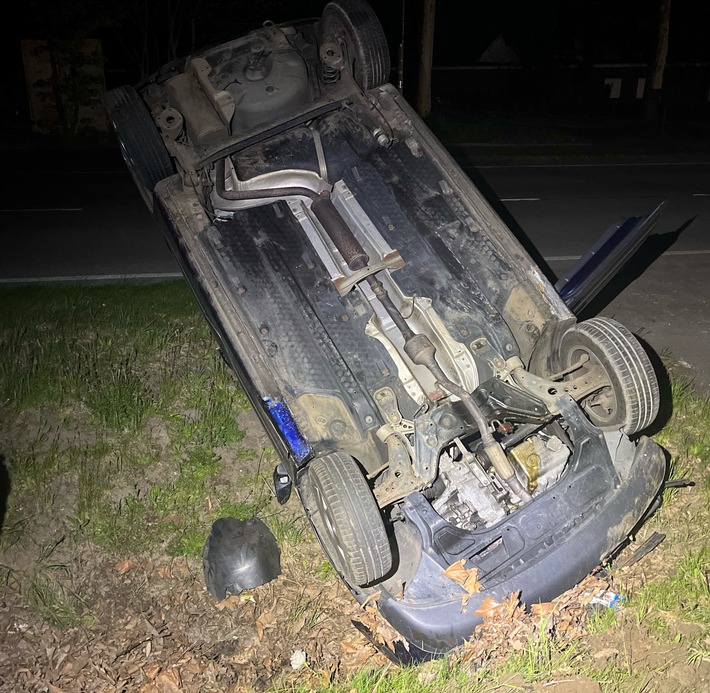 POL-MI: Insassen aus überschlagenem Pkw flüchten von Unfallstelle