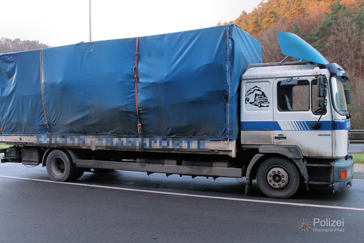 POL-PPWP: Polizei stoppt Tannenbaum-Transport