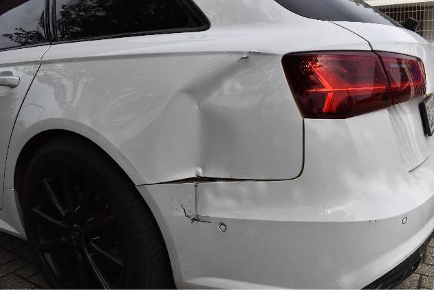 POL-EL: Haselünne - Verkehrsunfallflucht auf Supermarktparkplatz - Zeugen gesucht
