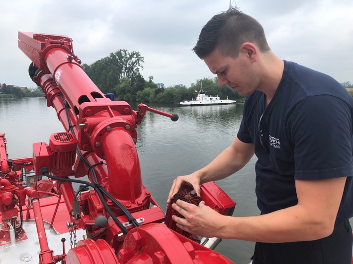 FW-F: "Immer noch eins der schlagkräftigsten Boote seiner Art" - Das Frankfurter Feuerlöschboot wird 50