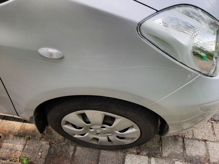 POL-SE: Trappenkamp - Unbekannte zerkratzen diverse Autos und richten Schaden von knapp 30.000 Euro an - Polizei sucht Geschädigte und Zeugen