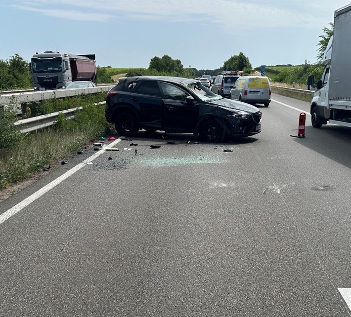 POL-PDLD: Verkehrsunfall in Stauende auf A 65