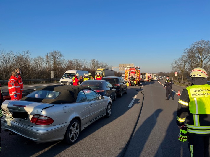 FW-MH: A40: Verkehrsunfall mit zwei verletzten Personen